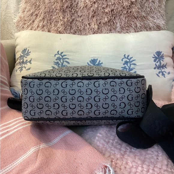 GUESS Black and Gray Bag - Picture 6 of 8